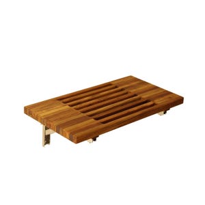 Könnte beinhalten: Eine rechteckige Duschbank aus Holz mit einer Lamellenoberfläche und Edelstahl-Montagehalterungen. Die Bank besteht aus einem warm getönten Holz und ist für die Wandmontage konzipiert. Die Bank ist ca. 61 cm lang.