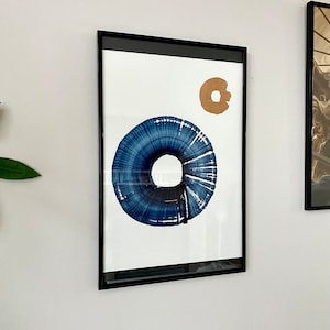 Cerchio pittura ad acquerello. Opera d'arte dipinta a mano originale, astratta, moderna, minimalista, blu, unica nel suo genere, di Studio Andrievska OOAK