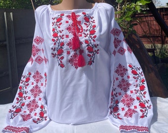 Ukrainische Bluse bestickt, Vyshyvanka weißes Kleid, Kunststil der Ukraine