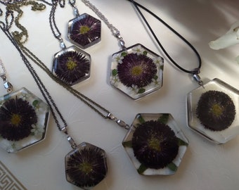 Getrocknete Blume handgemachte Harz Halskette, gepresste Blume Halskette, echte Blume Halskette, Blume Anhänger Halskette, gepresste Harz Anhänger Halskette