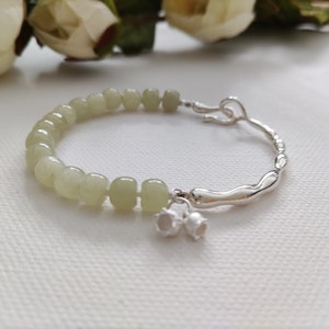 Vorfrühlings-Symphonie-Armband: zarte hellgrüne Jadeit-Jade ergänzt durch schimmernde 925er Silber