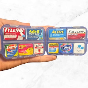 Op maat gemaakt pillendoosje voor apotheek – 10 vakken voor reismedicijn met gepersonaliseerde labels