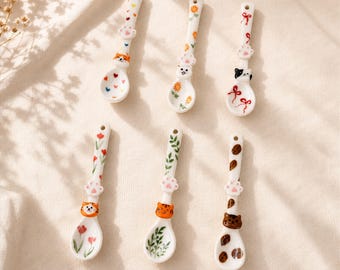 Handgemaakte keramische kattenlepel - Kawaii Kitty Paw theelepel, handgeschilderde bloemen koffieroerder, klein dessertgerei, Cottagecore keukendecor