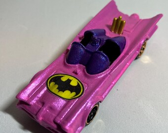Hot Wheels personalizado: ¡Batimóvil rosa!