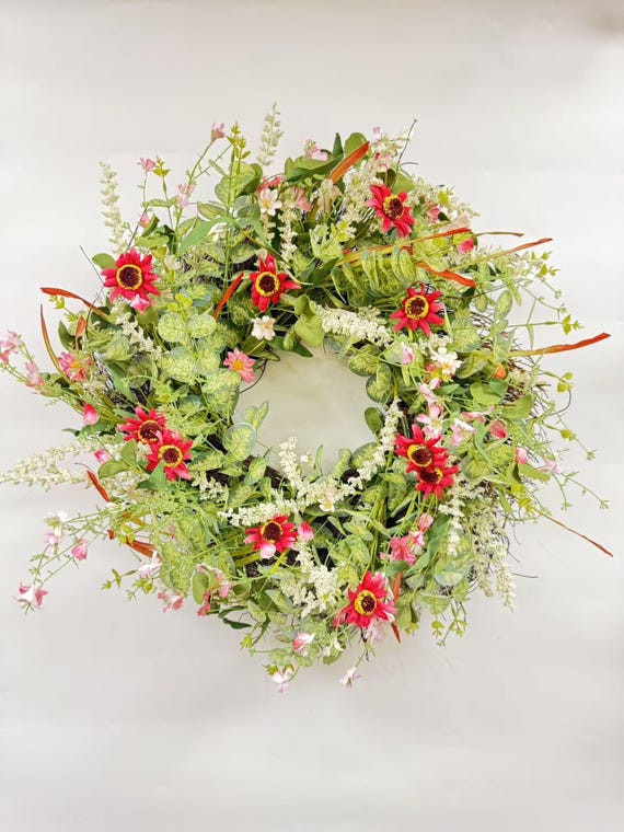 ユーカリと花々のリース