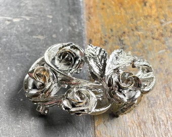 Vintage Coro zilverkleurige broche ondertekend koolroos ontwerp getextureerd verhoogd ingewikkeld ontwerp met bloemen & bladeren glanzende unieke bling sieraden