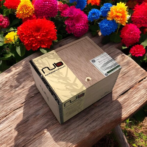 Oliva Nub Connecticut Empty Wooden Cigar Box 6.25x5x4