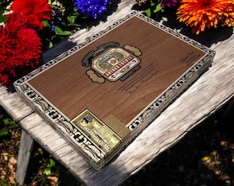 Caja de puros vacía Arturo Fuente King B 13x8.5x1.25
