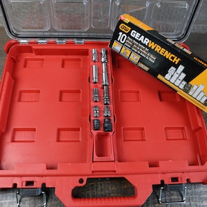 Archivo STL personalizado: Sección central del organizador de perfil bajo Milwaukee Packout para juego de llaves de vaso Gearwrench de 10 mm