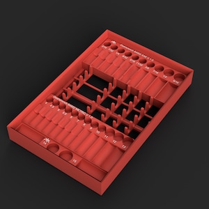 Peut inclure: Un plateau organisateur d'outils rectangulaire rouge avec des emplacements étiquetés pour les jeux de douilles Gearwrench 84902 SAE et métriques. Le plateau comprend des compartiments circulaires et rectangulaires avec des marquages de taille allant de 3/16 à 9/16 pouces et de 4 à 15 millimètres.