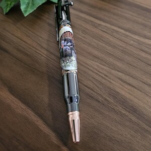Türkei Jäger Label Cast Bolt Action Rifle Pen mit Gunmetal Pen Kit & Herbstlaub Hintergrund - Einzigartiges Stiftgeschenk für Outdoor-Enthusiasten