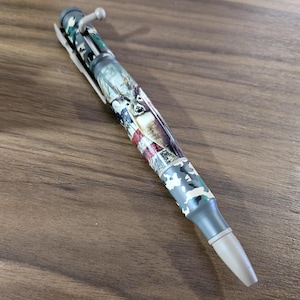Deer Hunter Camouflage Bolt Action Pen mit Hirsch und Amerikanische Flagge Label Guss mit einem Rifle Pen Kit