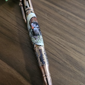 Truthahn Jäger Label Cast Bolt Action Deer Hunter Pen mit einem Antiqued Copper Pen Kit & Herbstlaub Hintergrund, Geschenkstift Outdoor-Enthusiasten