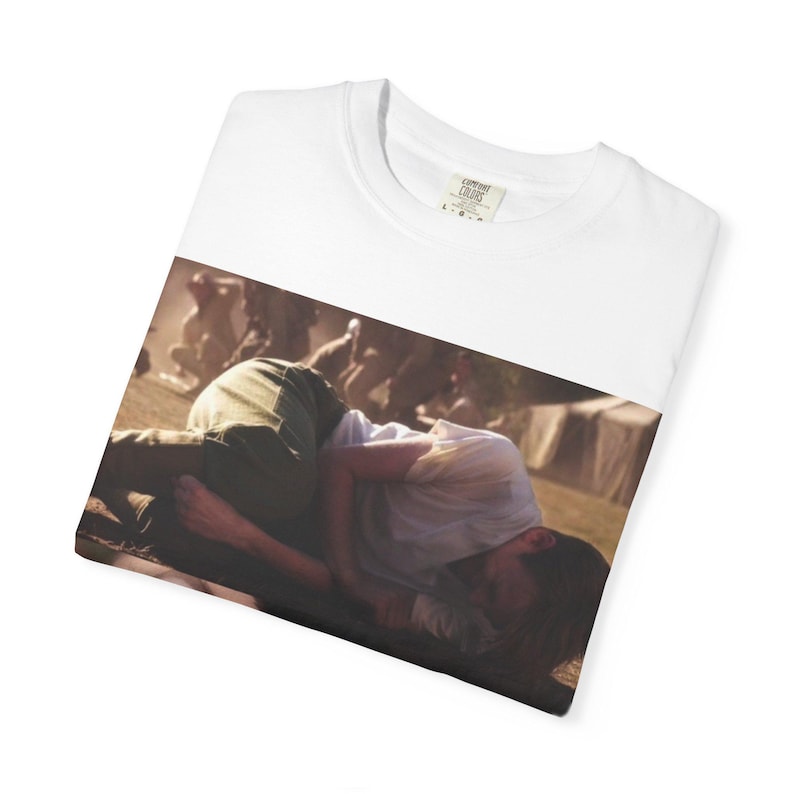 Camiseta con estampado de la escena de Steve Rogers y Deku / Diseño de viñeta de manga, primer plano dramático imagen 4