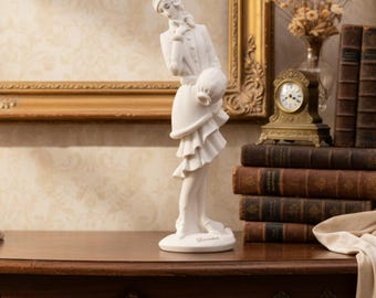 Giuseppe Armani "Lady with Muff" Figurine (0408-F) | Florence, Italy