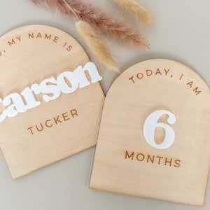 Carte d'étape mensuelle arquée bohème en bois | Jeu de cartes de visite personnalisées | Panneau marqueurs d'étape | Cadeau bébé, accessoire photo, faire-part