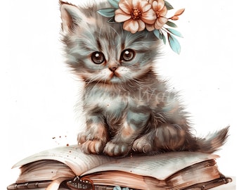 Könnte beinhalten: Ein grau-braunes Kätzchen mit einer Blumenkrone sitzt auf einem geöffneten Buch, vor dem sich eine blaue Blume auf dem Boden befindet.