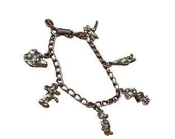 Pulsera vintage con dijes de personajes icónicos de Disney, circa 1980