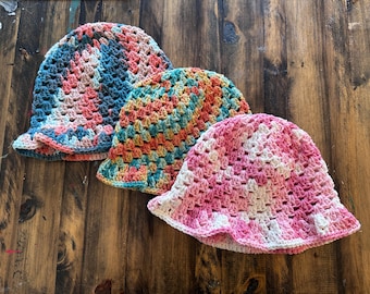 Oma Stitch gehaakte vissershoed | 100% katoen | Zonnehoed | Gehaakte cadeaus | Accessoires | Handgemaakt | Retro | Vissershoed | Veelkleurig