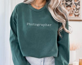 Minimalist Photographer Sweatshirt,Simple Photographer Crewneck,Photographer Apparel,Retro Style Photographer Gift,Photography Lover Sweater