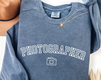 retro Photographer Sweatshirt, Simple Photographer Crewneck, Photographer Apparel, Retro Style Photographer Gift, Photography Lover Sweater