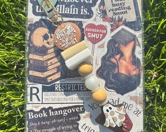 Book Stack Kindle Keychain: Bookish Accessory