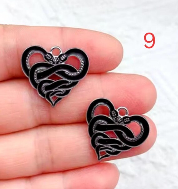 魔女のKindleチャーム：本好きのダストプラグチャーム - Etsy 日本