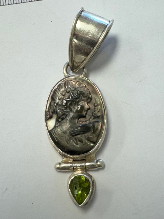 Mother of pearl Camino pendant - image 1