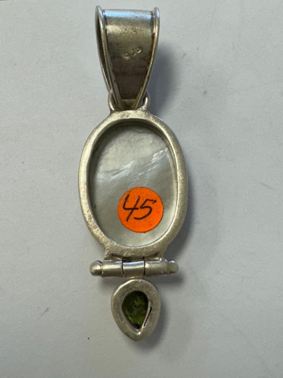 Mother of pearl Camino pendant - image 2