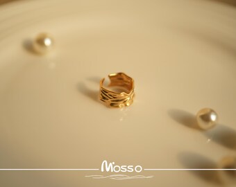 Wavy fold geometric ring