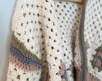 il cardigan cottagecore dei tuoi sogni! maglione in lana di alpaca lavorato a mano