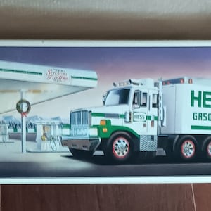 1988 Hess Spielzeug Laster und Rennfahrer in Originalverpackung in hervorragendem Zustand