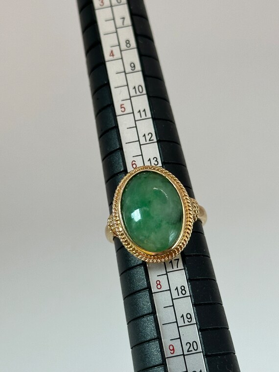 14k Yellow Gold & Jade Ring VINTAGE size 7 - image 3