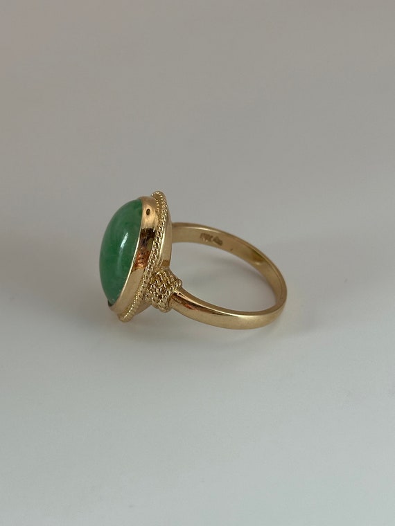 14k Yellow Gold & Jade Ring VINTAGE size 7 - image 4