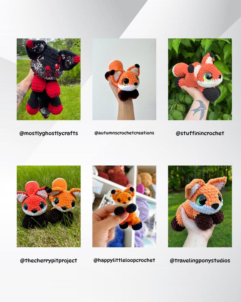 Puede incluir: Colecci&oacute;n de peluches de zorro hechos a mano con ganchillo en varias poses y colores. Los zorros presentan detalles en naranja, blanco, negro y rojo. Algunos peluches est&aacute;n de pie, mientras que otros est&aacute;n tumbados. La imagen incluye los identificadores de Instagram de los creadores.