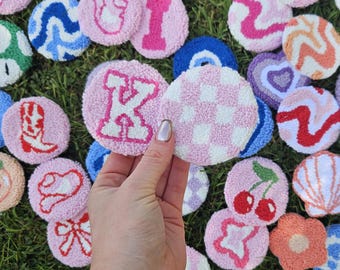 Set di 2 sottobicchieri rosa, graziosi sottobicchieri per auto, accessori per auto, regali per auto, regalo personalizzato, sottobicchieri Coquette, stampa mucca, ciliegie