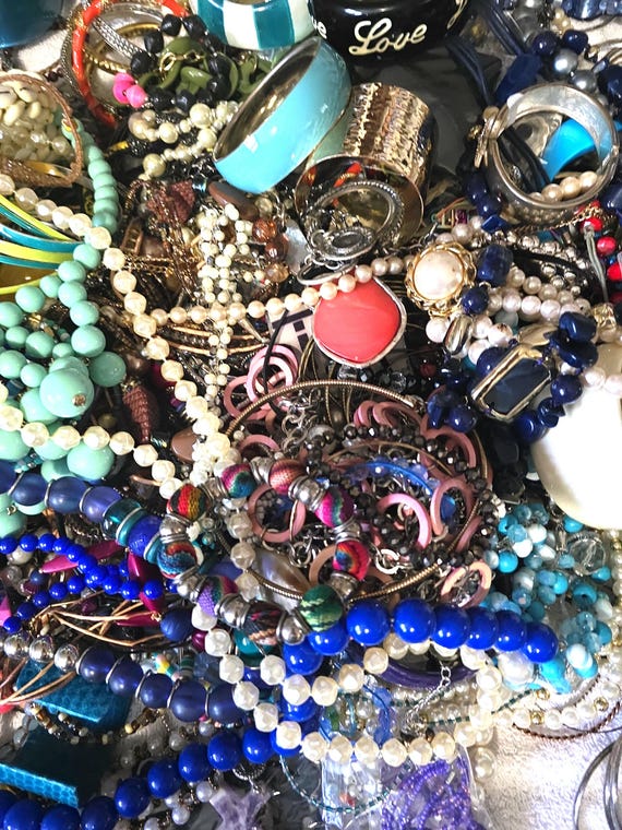 Lot De Bijoux Vintage Et Fantaisie - Boucles D'Oreilles Et Autres, Multicolore, Divers Matériaux