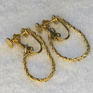 Vintage Napier Signed Goldtone Chain Dangle Drop  Hoop Screwback Earrings