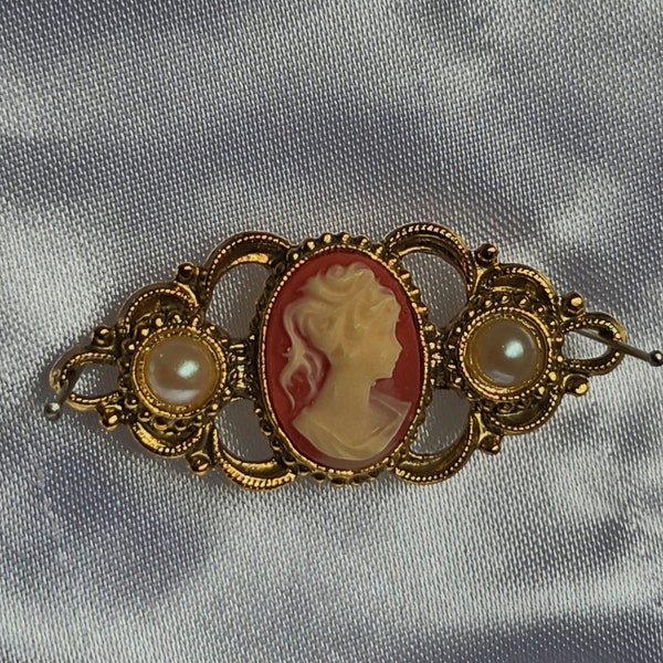 Victorian Style Filagree Cameo Motif & Faux Pearl Costume Pin Brooch 1.5"