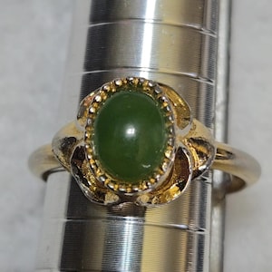 Vintage Yellow Gold Green Jade Filigree Floral Ring 7.5