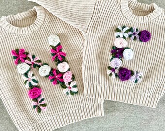 Pullover mit Blumenmuster | "Bestickter ""Letter"" Pullover | Benutzerdefinierte Babypullover | Benutzerdefinierte Kleinkind Pullover | Geburtstags-Outfit | Baby Geschenk