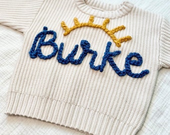 Benutzerdefinierter Sonnenpullover | Kleinkindpullover| Namenspullover | Bestickter Pullover | Geburtstagsoutfit | Baby-Ankündigung | Baby-Geschenk | Sonnenschein | Sonne