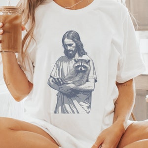 Divertente camicia di procione Vintage regalo perfetto per gli amanti del procione, divertente maglietta con panda della spazzatura, maglietta di procione retrò con Dio, divertente detto di procione