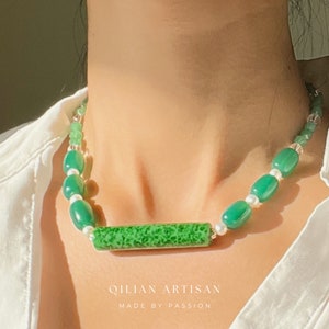 Emerald Ripple: Green Agate Pearl Vintage Glass Beaded Necklace｜natural stone｜Boho necklace｜funky necklace｜gift for her|statement necklace