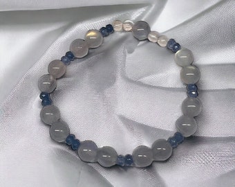 Mystical Harmony: Gray Moonstone & Dendritic Agate Bracelet