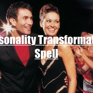 Può includere: Una coppia sorride alle telecamere su un tappeto rosso. Il testo "Personality Transformation Spell" è sovrapposto all'immagine.