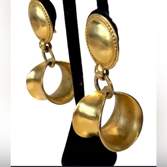 1980s Vintage Brushed Gold Toned Clip On Earrings - image 1