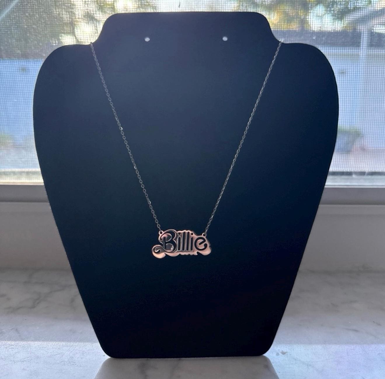 値下げ❗️billie eilish Barbieコラボ ネックレス BILLIE EILISH x BARBIE Inspired Nameplate Necklace ☆ Rare Pendant