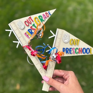 Bandera de banderín para el último día de clases/cartel de fin de año escolar/paz para primer grado/cartel escolar de madera personalizado