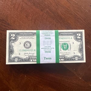 100 Uncirculated Two Dollar Bills: 2017A Series sequential serial numbers crisp